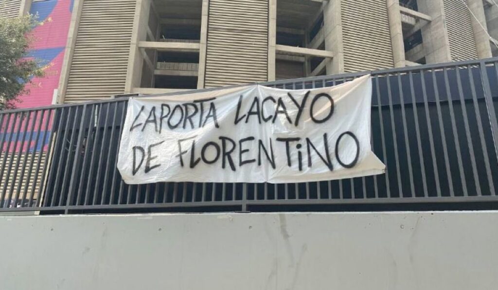 War against Laporta! The hard banners that deployed in the Camp Nou