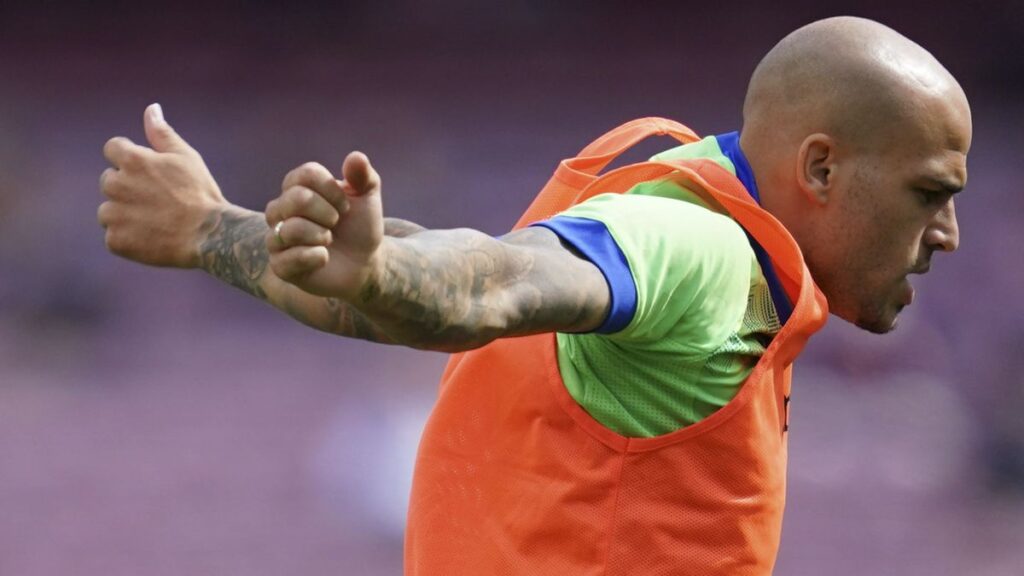 Tie in ex combination culé and whistles of the Camp Nou to the player