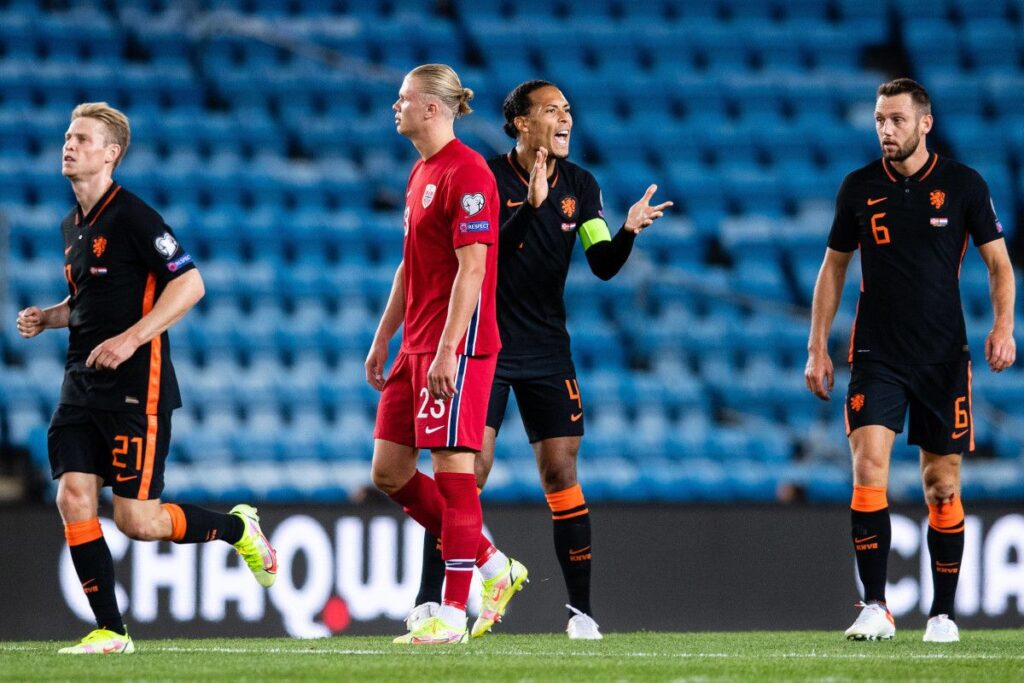 The duel between Norway and Holland finishes equalised (1-1)