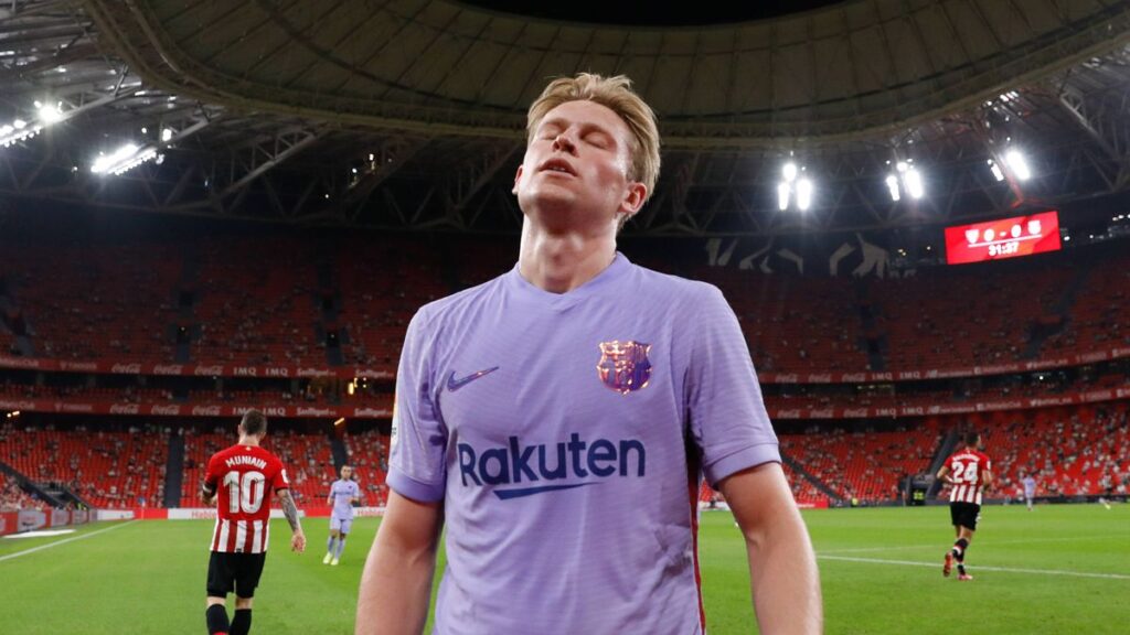 Of Jong joins  to the bajón of the Barcelona in the middle of the hurricane Koeman-Laporta