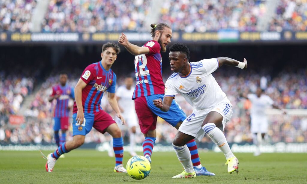 The Real Madrid ‘throws smoke’ by the codazo of Albiol on Vinicius