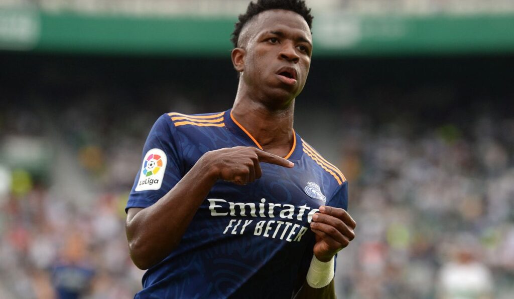 Vinicius Does of Benzema and carries to the Madrid to safe port in front of the Elche