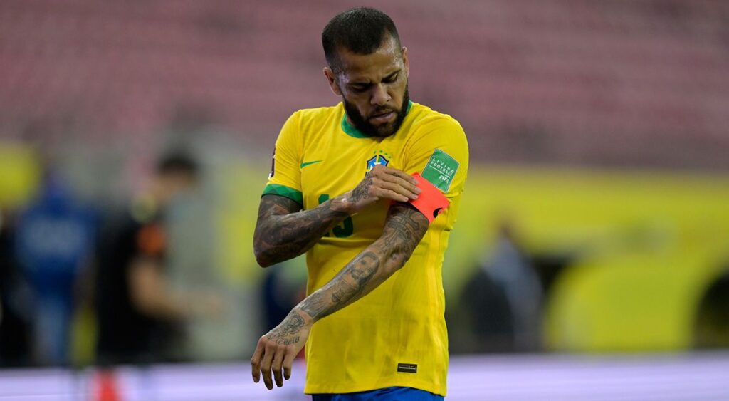 A Brazilian technician undoes  in praises to Dani Alves