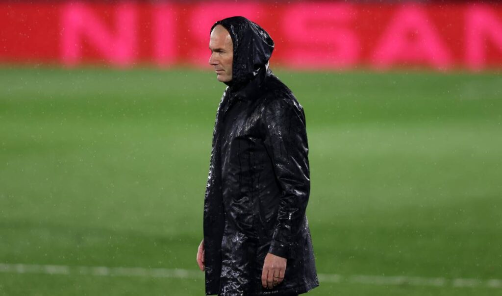 Zidane already would have an almost closed agreement to go back to the bench