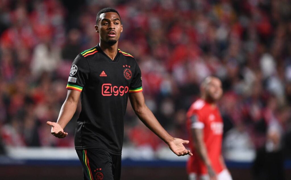 Barça and Madrid see the signing of Gravenberch in danger