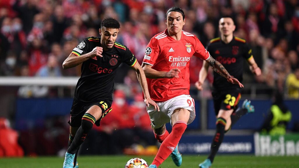 Barça goes one step further in the bid for Mazraoui: It has already presented its offer