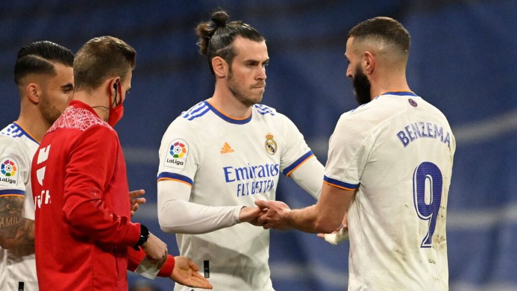 Gareth Bale laughs at the Santiago Bernabéu whistles on his return