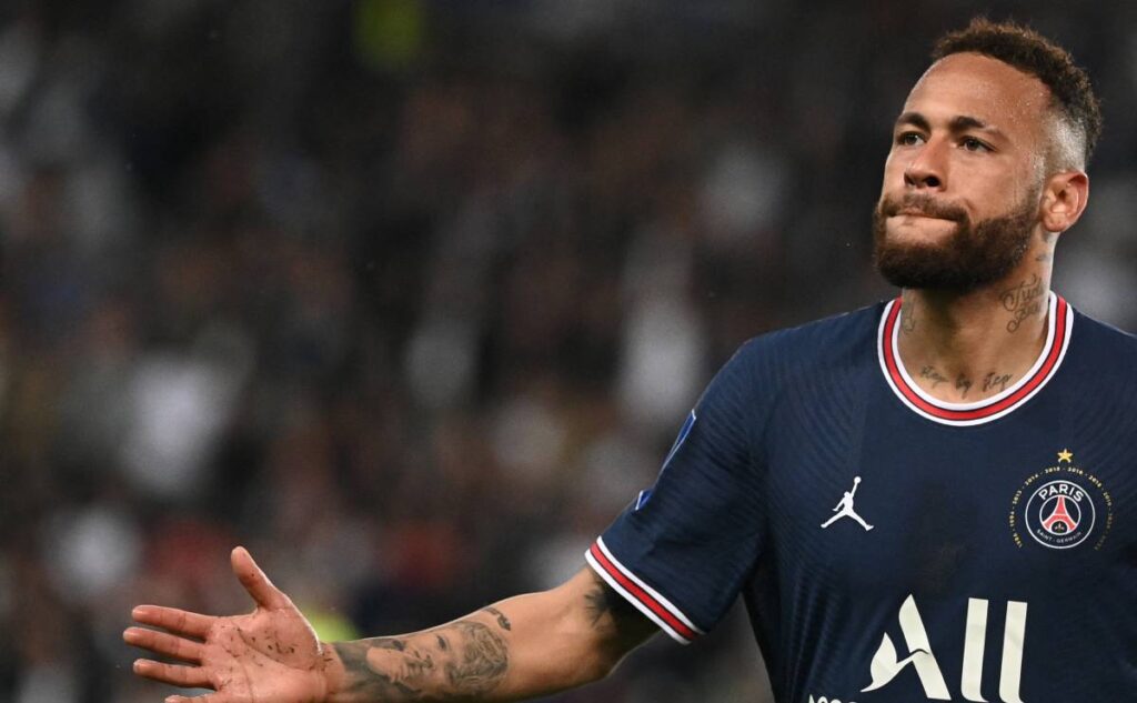 Brutal attack on Neymar Jr from France