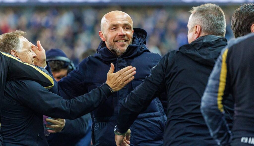 Ajax announce Alfred Schreuder as coach