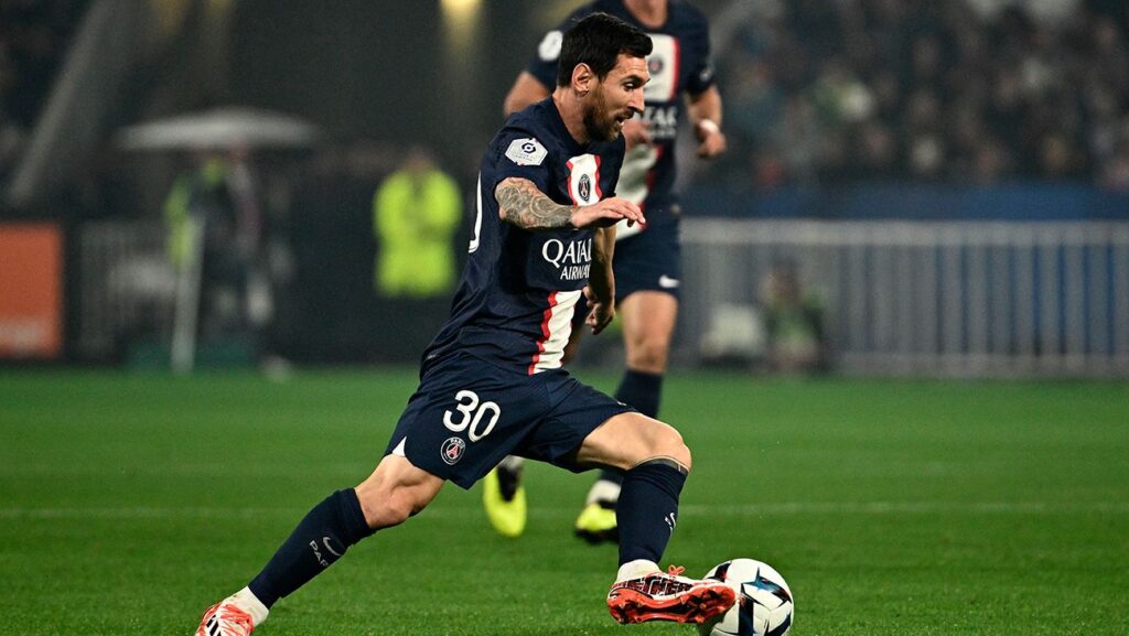 Leo Messi, leader and savior of PSG against Lyon