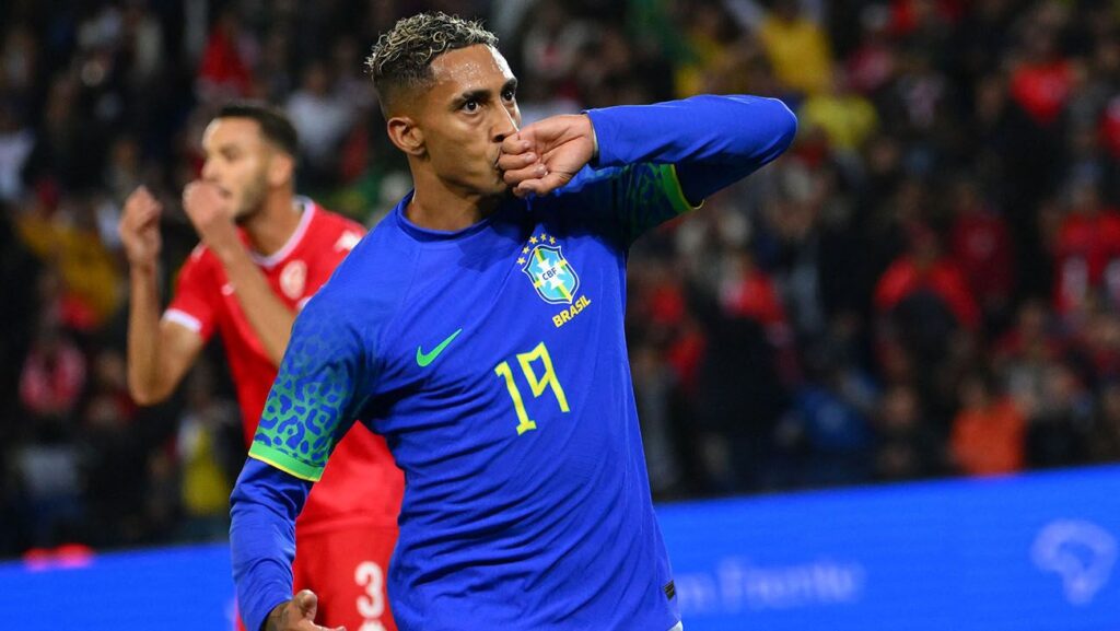 Raphinha is exhibited with two goals in the victory of Brazil (5-1)