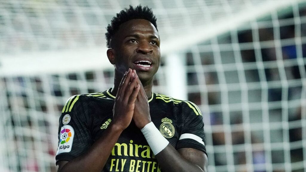 Thebes’s controversial response to Vinicius: “Learn better…”