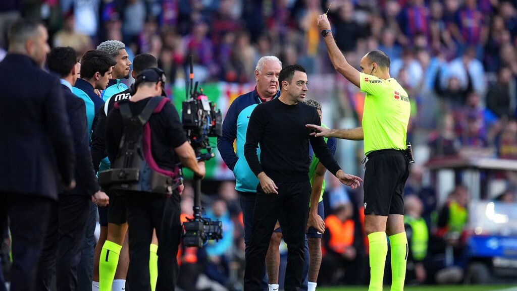 Like this it was the ‘show’ of Mateu Lahoz in the Barça-Espanyol