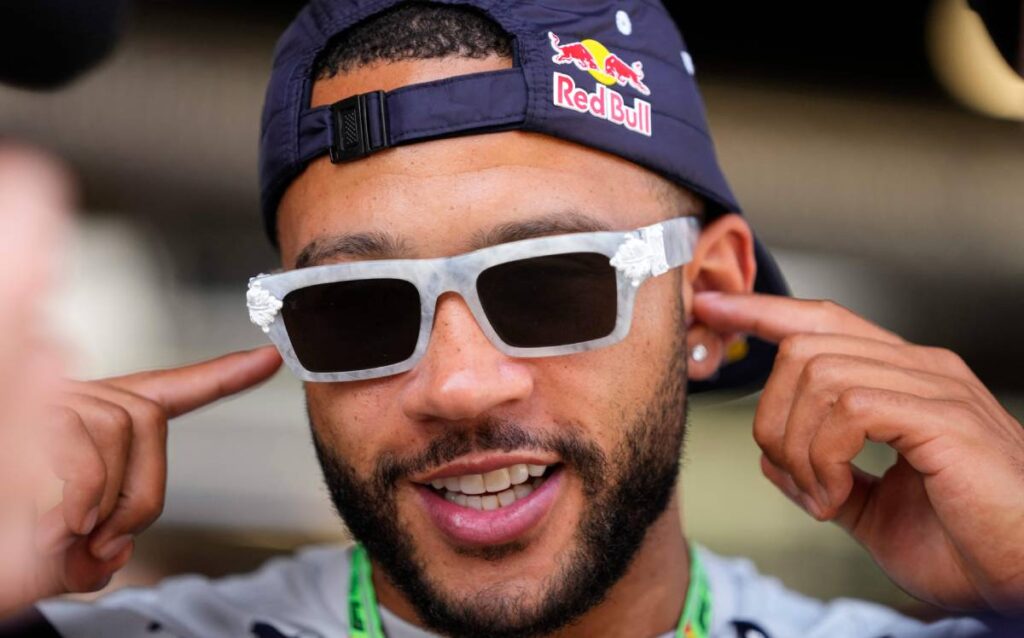 Memphis Depay, in absentia! He did not train to force his way out