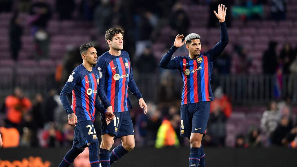 Barça postpones the renewals of Araújo and Marcos Alonso until the summer