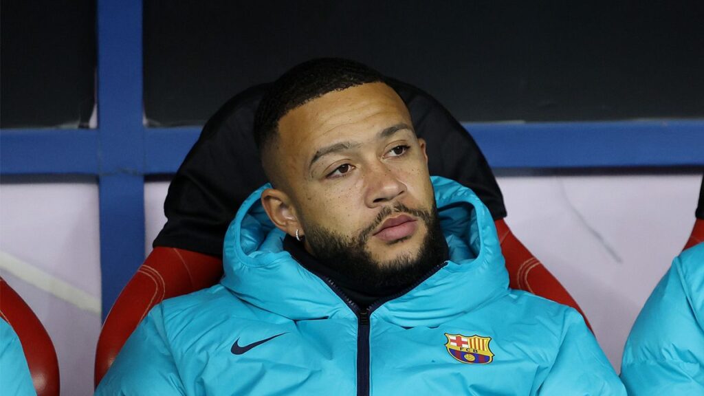 Barça defines its position regarding the future of Memphis Depay