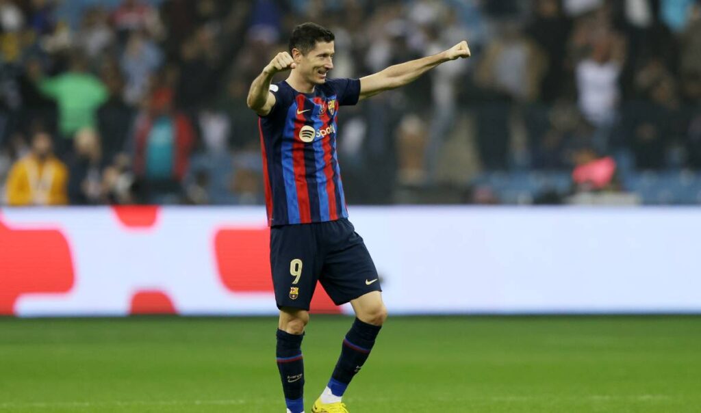 How many players have assisted Lewandowski this season?