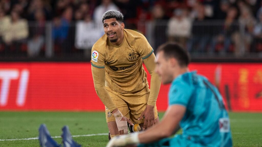 A poor first half condemned a Barça that was not enough with the momentum of the second