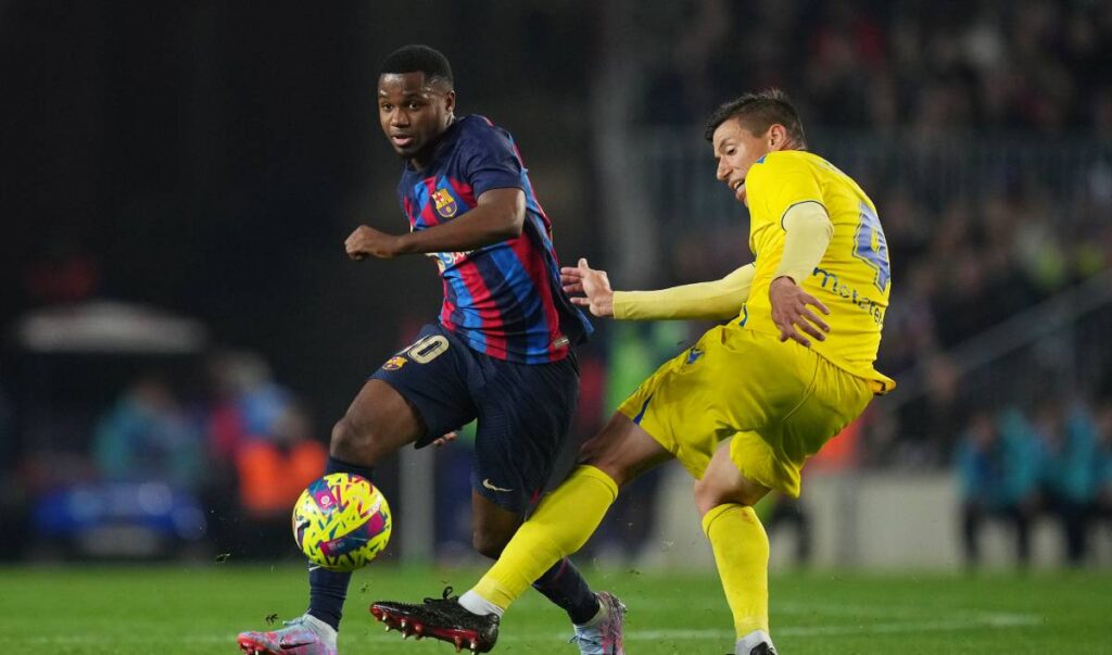 Ansu Fati wants to continue at Barça and explains his anger at Cádiz