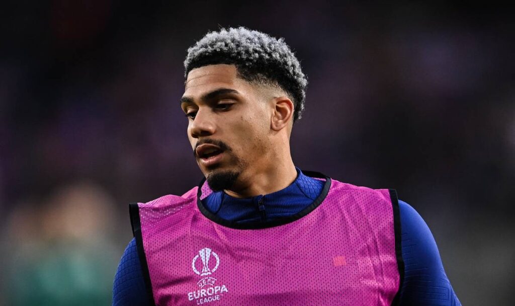 Araújo trains separately before completing his match ban