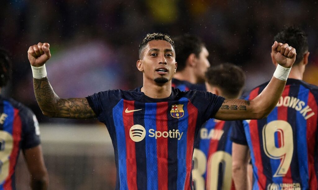 Raphinha, happy at Barça and with no intention of packing