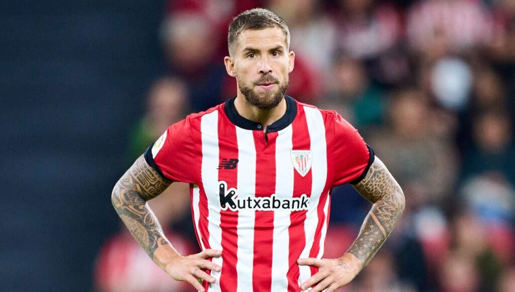 Iñigo Martínez ‘revolutionizes’ the roles in the defense of FC Barcelona