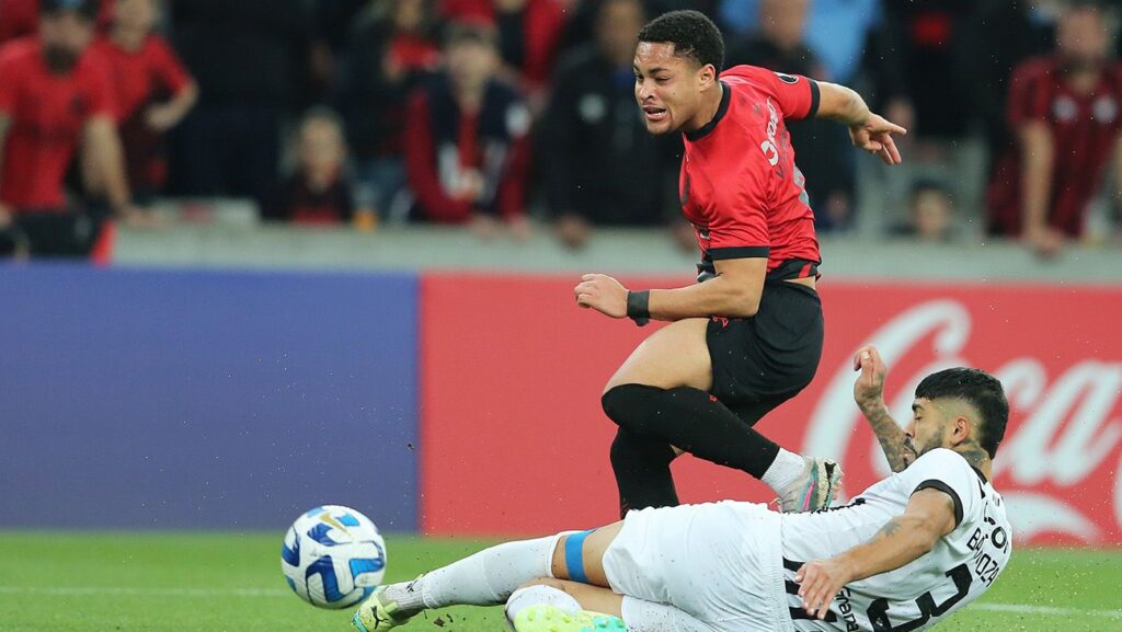 PSG, Chelsea and United triple the offer that Vitor Roque has from Barça