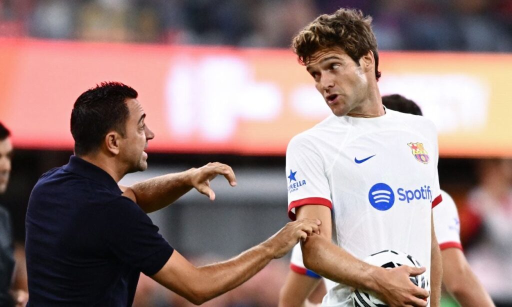 Marcos Alonso would not be on the exit ramp of Barça