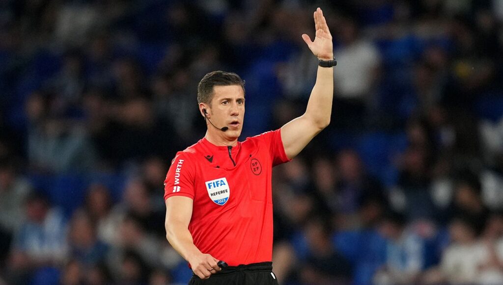 It must have been a penalty for Barça! The Umpire Committee disapproves of Soto Grado