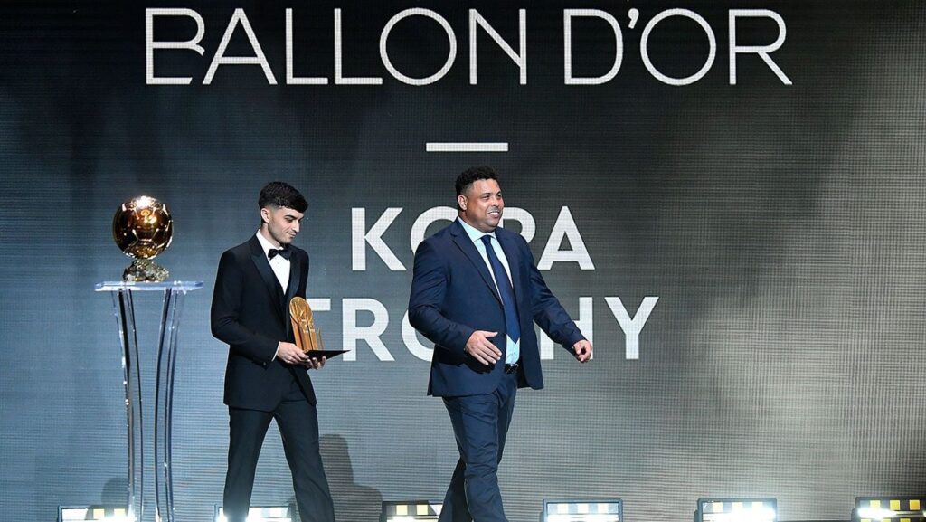 Pedri, Gavi y Balde, named after Trofeo Kopa with Jude Bellingham