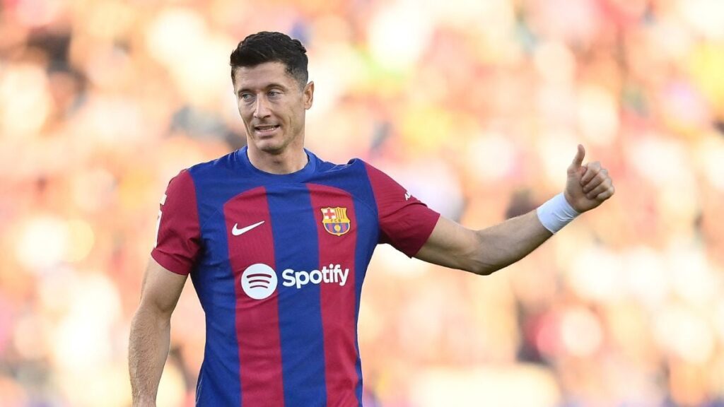 Lewandowski continues his streak with a double that resurrected Barça