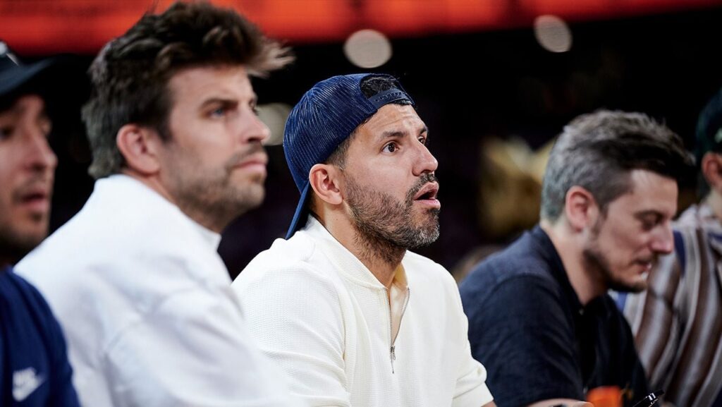 The ‘Kun’ Agüero goes out to defend to Leo Messi after his ‘rifirrafe’ with Rodrygo