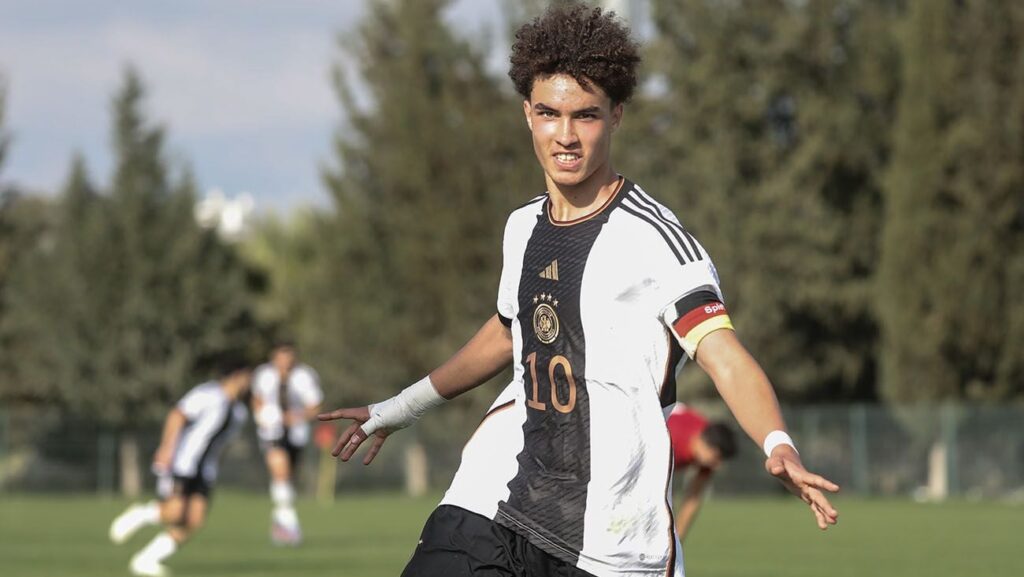 Noah Darvich will face Marc Guiu, Cubarsí and company in the quarterfinals