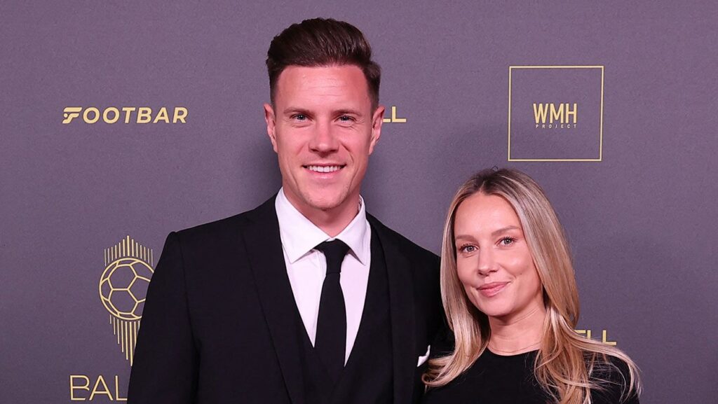 Ter Stegen gives the key to his Zamora and updates the status of his injury