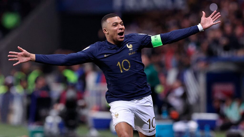 Mbappé does not get ‘wet’ with Real Madrid and leaves his future up in the air
