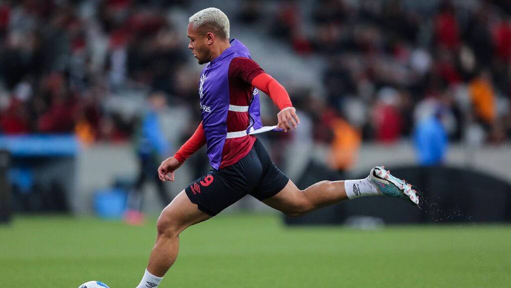 Barça smiles: Vitor Roque returns to action!