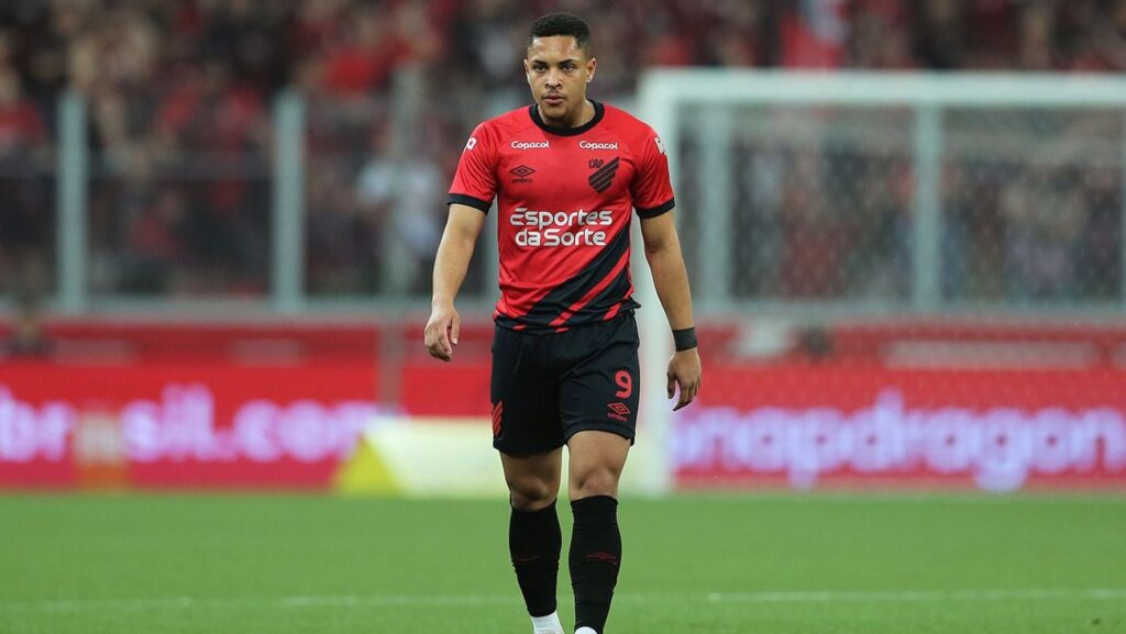 Vitor Roque officially announces his arrival at Barça