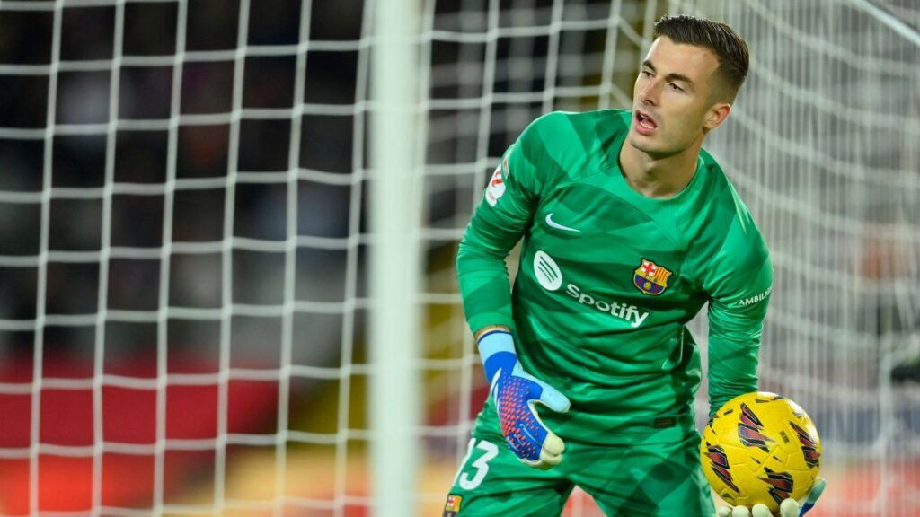 Iñaki Peña saved Barça again with two saves