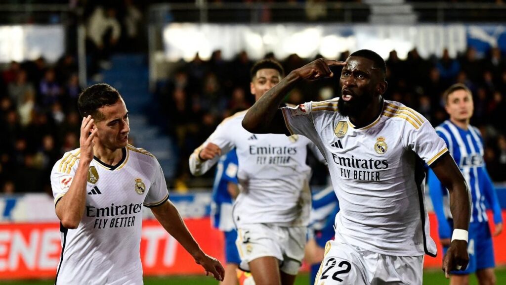 Lucas Vázquez rescues to the Real Madrid in the last instant in Vitoria (0-1)