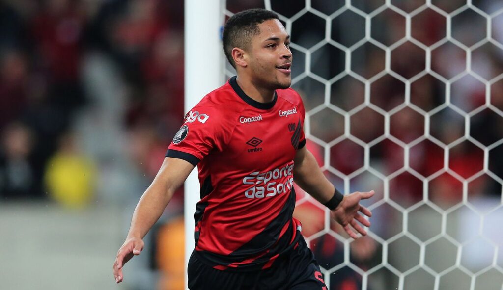 Vitor Roque’s heartfelt farewell to the Paranaense fans before leaving for Barça