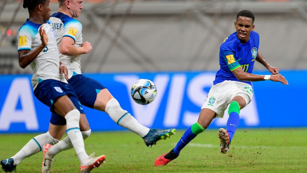 Estevao continues to appear at Copinha in the middle of the debate about his future