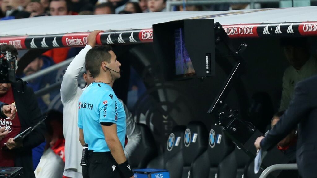 Garitano and Almería explode against the VAR after the ‘robbery’ at the Santiago Bernabéu
