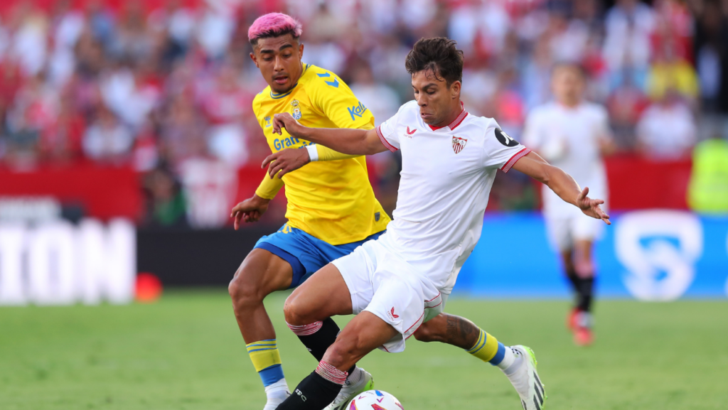 Julián Araujo continues to win in his candidacy to return to Barça in 2024