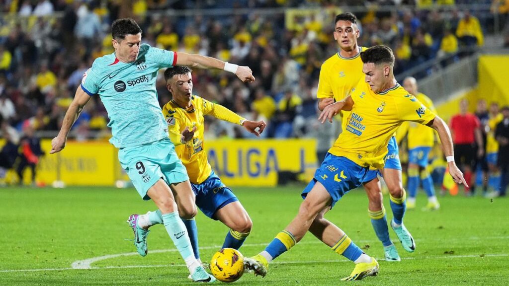 Mika Mármol vindicated himself with a great game as a fine ‘gladiator’ against Barça