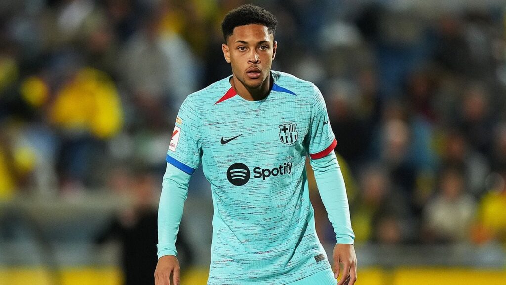 Vitor Roque debut! The ’19’ almost scored in his debut with FC Barcelona