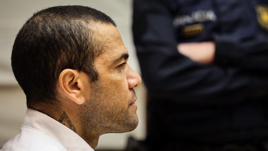Justice sentences Dani Alves to 4 and a half years in prison