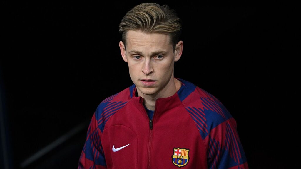 Frenkie de Jong stands up and refuses to lower his salary and leave
