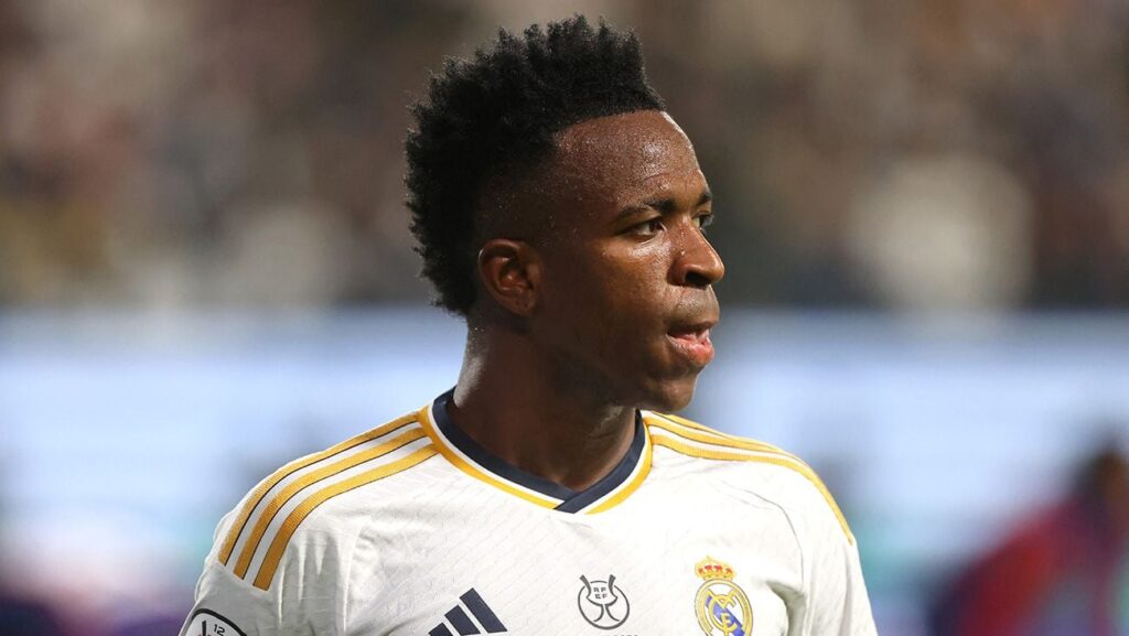 Vinicius acknowledges his mistakes with a hint to the Barça players