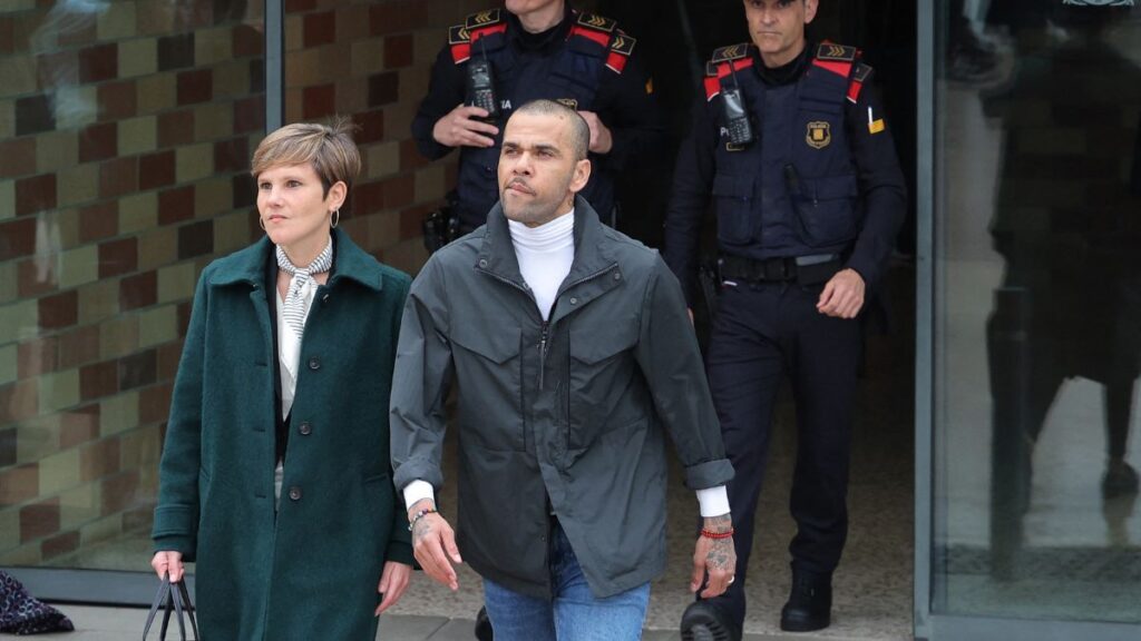 OFFICIAL: Dani Alves leaves jail after paying bail