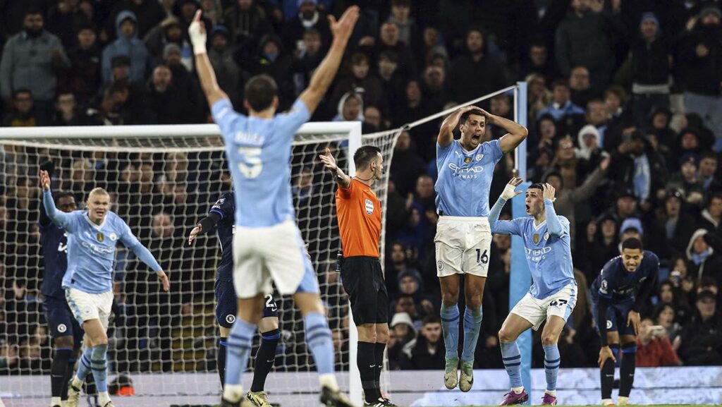 The Premier League threatens to expel City and Chelsea for violating Financial Fair Play